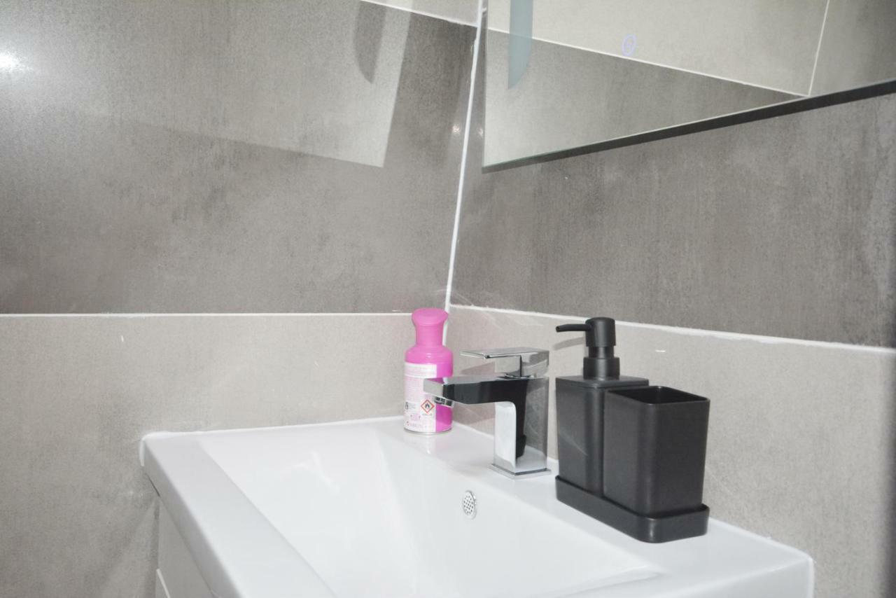 London Modern 4 Bedroom Apartment Dış mekan fotoğraf